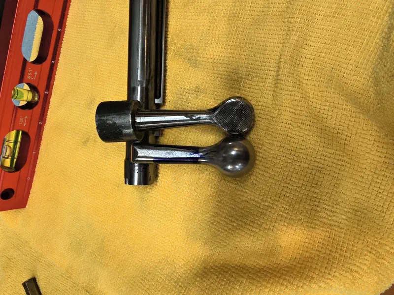bolt handle
