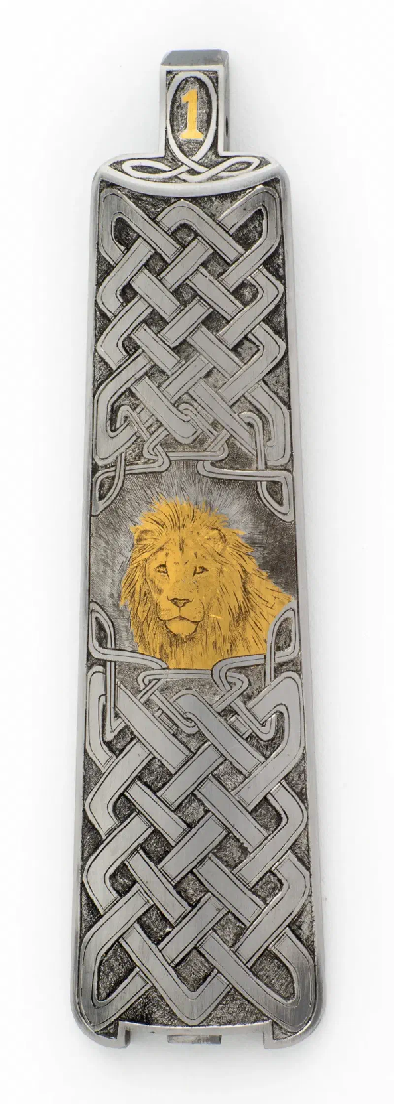 375 Floorplate with Celtic Engraved Lion